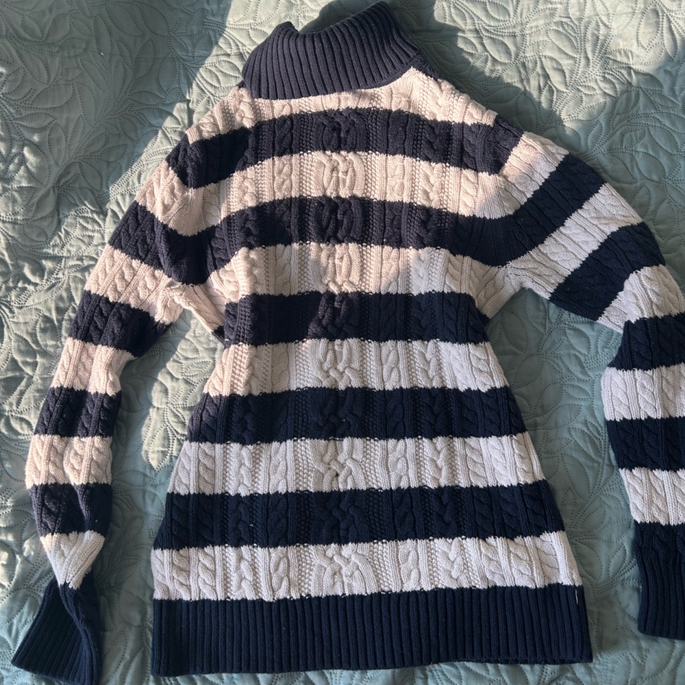 Amazon Essentials Blue and Cream Cable-Knit Crew Neck Sweater